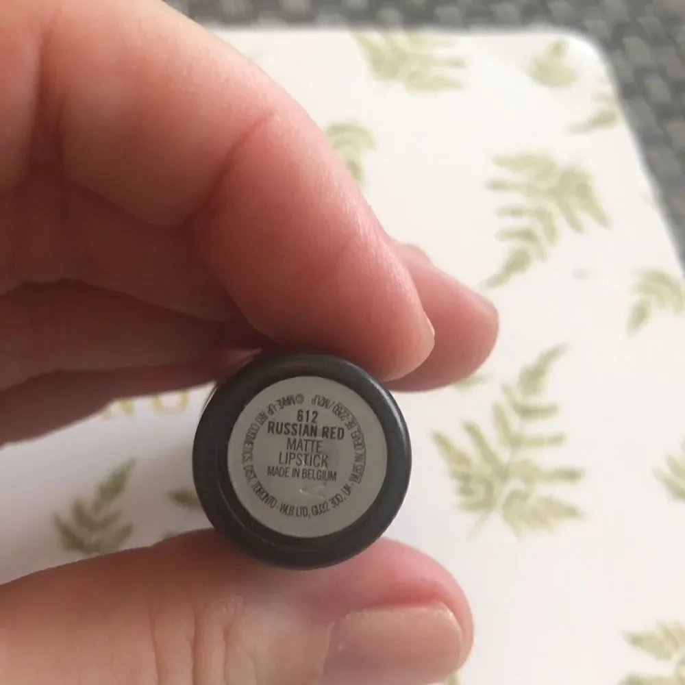 MATTE LIPSTICK color Russian red new Ipsy bag  3 G / 0.1 US OZ